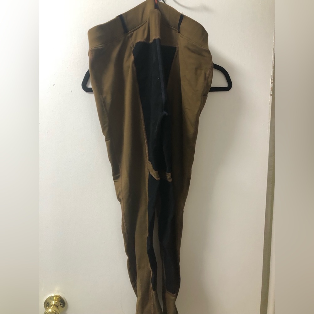 XL full seat kerrits breeches. Mid brown with black seat. Used